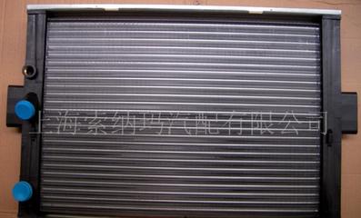 依維柯IVECO汽車水箱40（圖）—— 機械設備中的關鍵冷卻組件